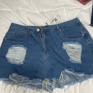 Distressed frayed denim shorts